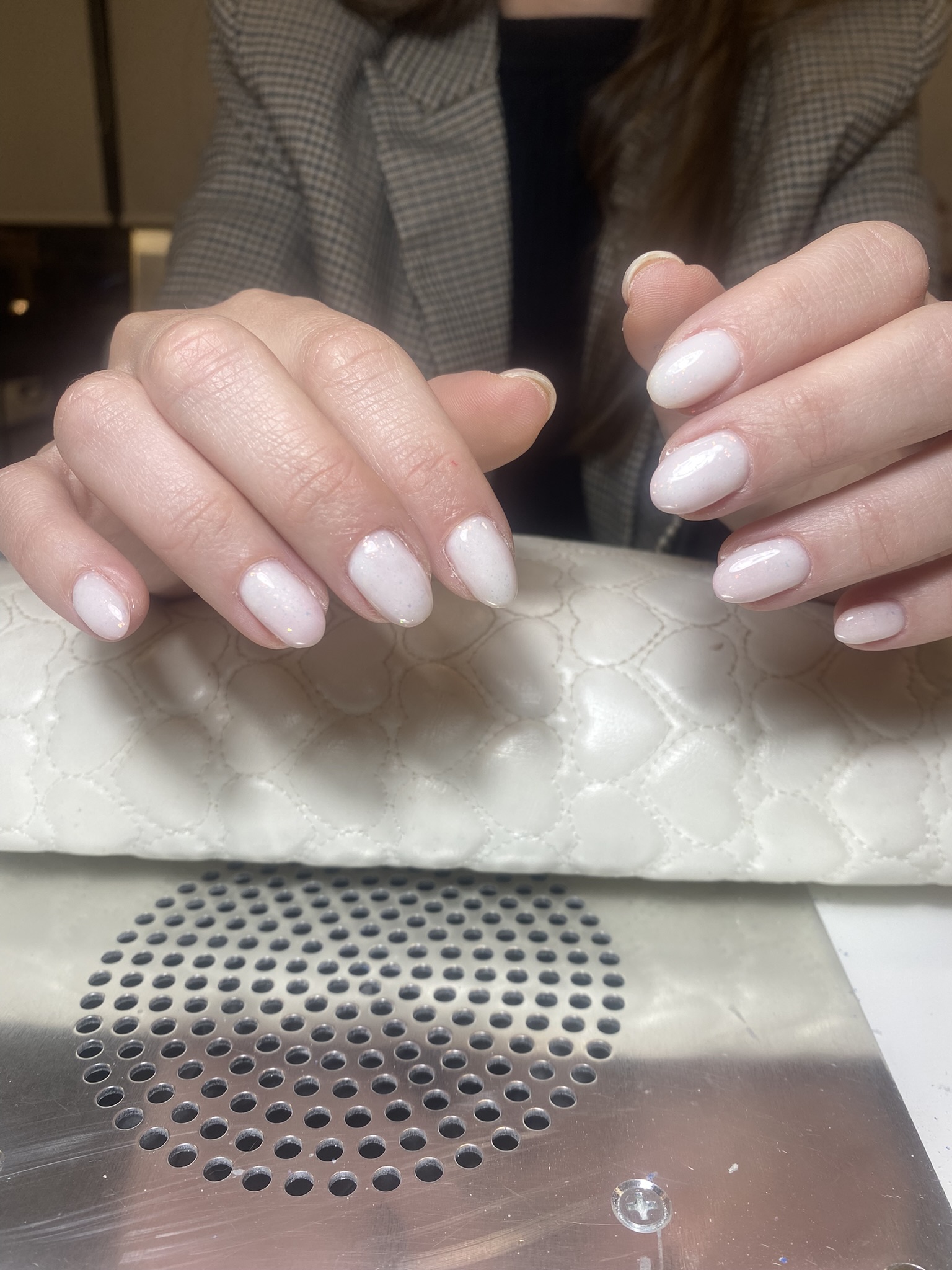 Manicura elegante en tonos nude